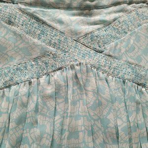 New High- Low Skirt in Silk, Size 5/6 in Mint and White